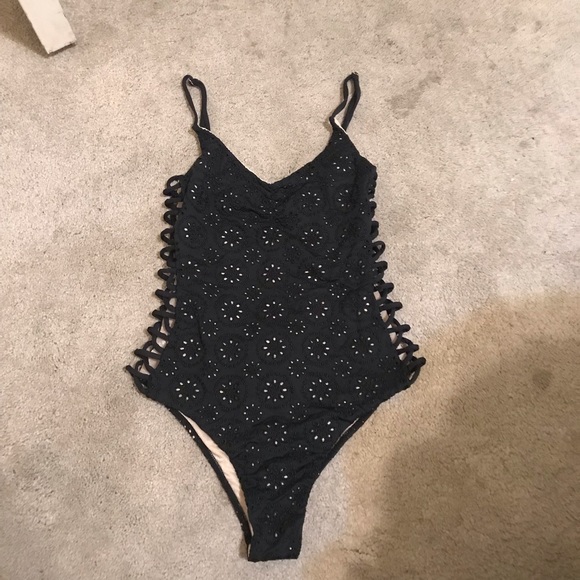 Amuse Society one piece baithingsuit - Picture 2 of 4